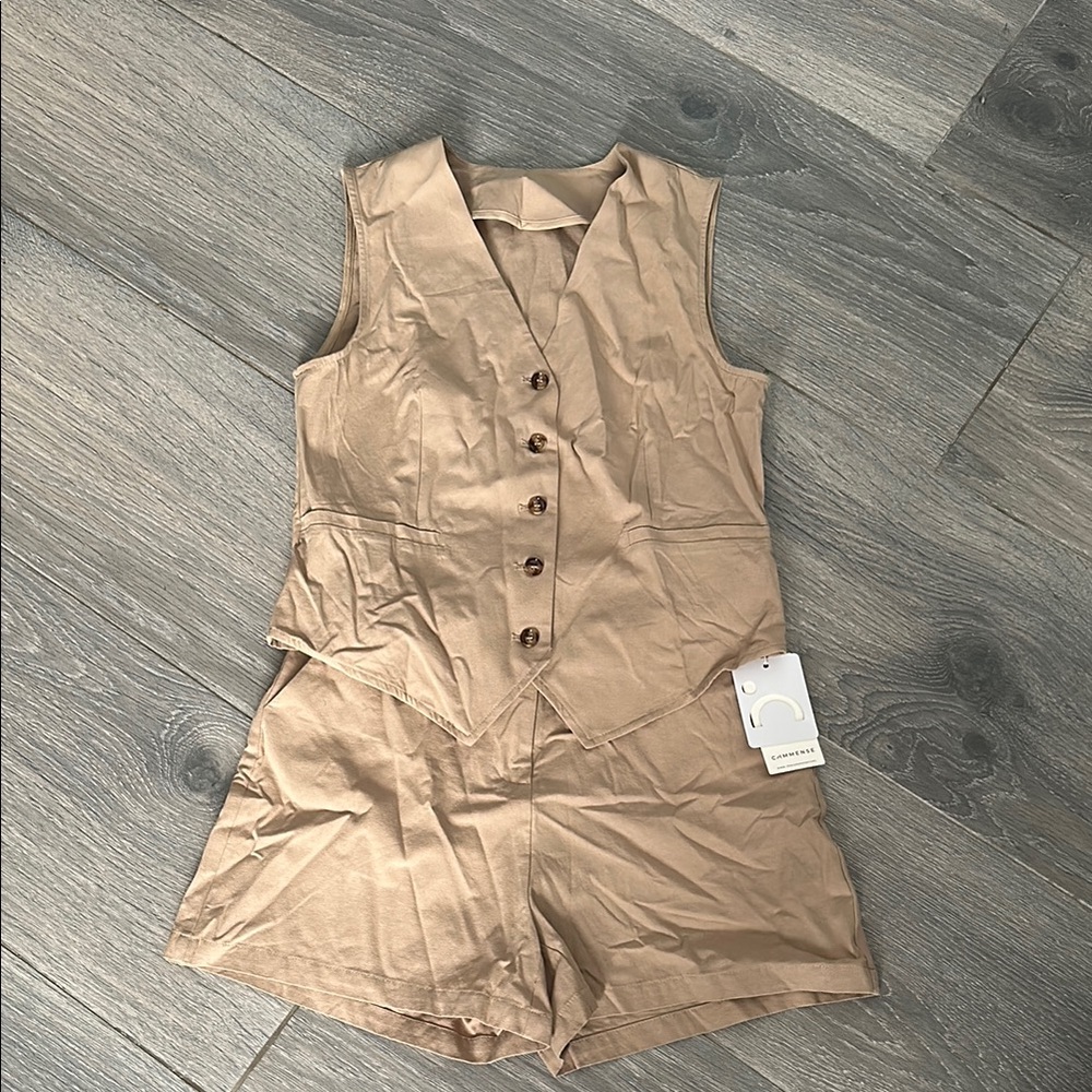 Commense Tan Women's Shorts Set - nwot